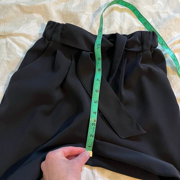 Lululemon Noir Crop
Black Style Number: W6AYAS size 2 - Picture 6 of 12